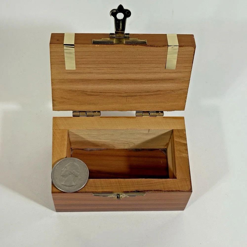 Small Cedar Treasure Chest Souvenir Lake Superior Minnesota North Shore Vintage